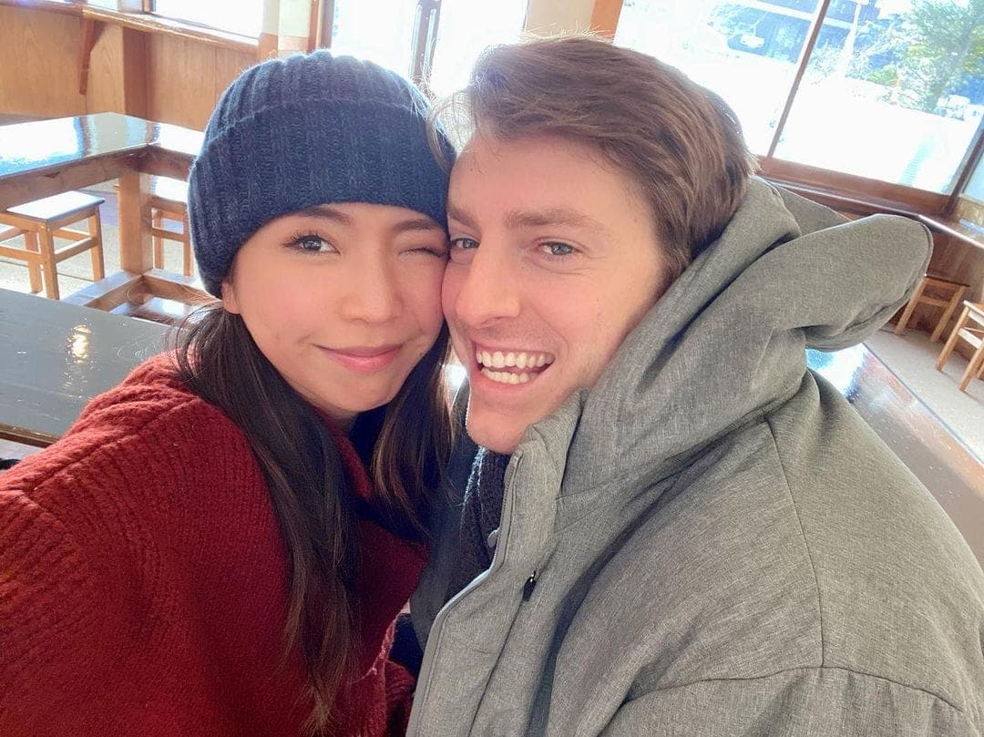 How Japanese Women Show Interest: 10 Signs She Likes You