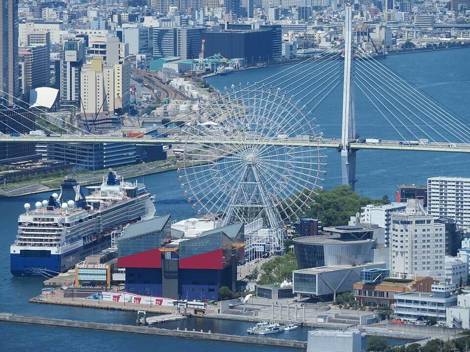 天保山の海遊館と観覧車