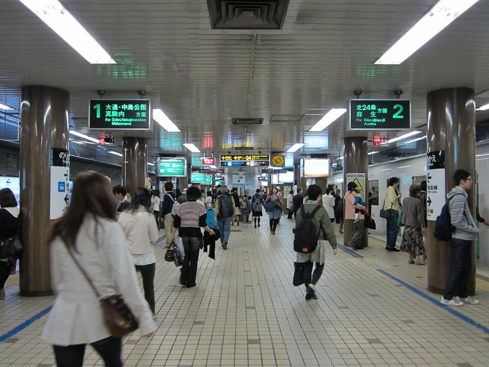 札幌駅の駅舎と広場