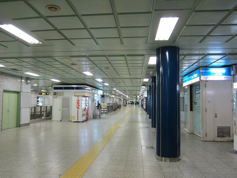 出口の多い札幌の大規模駅の構内